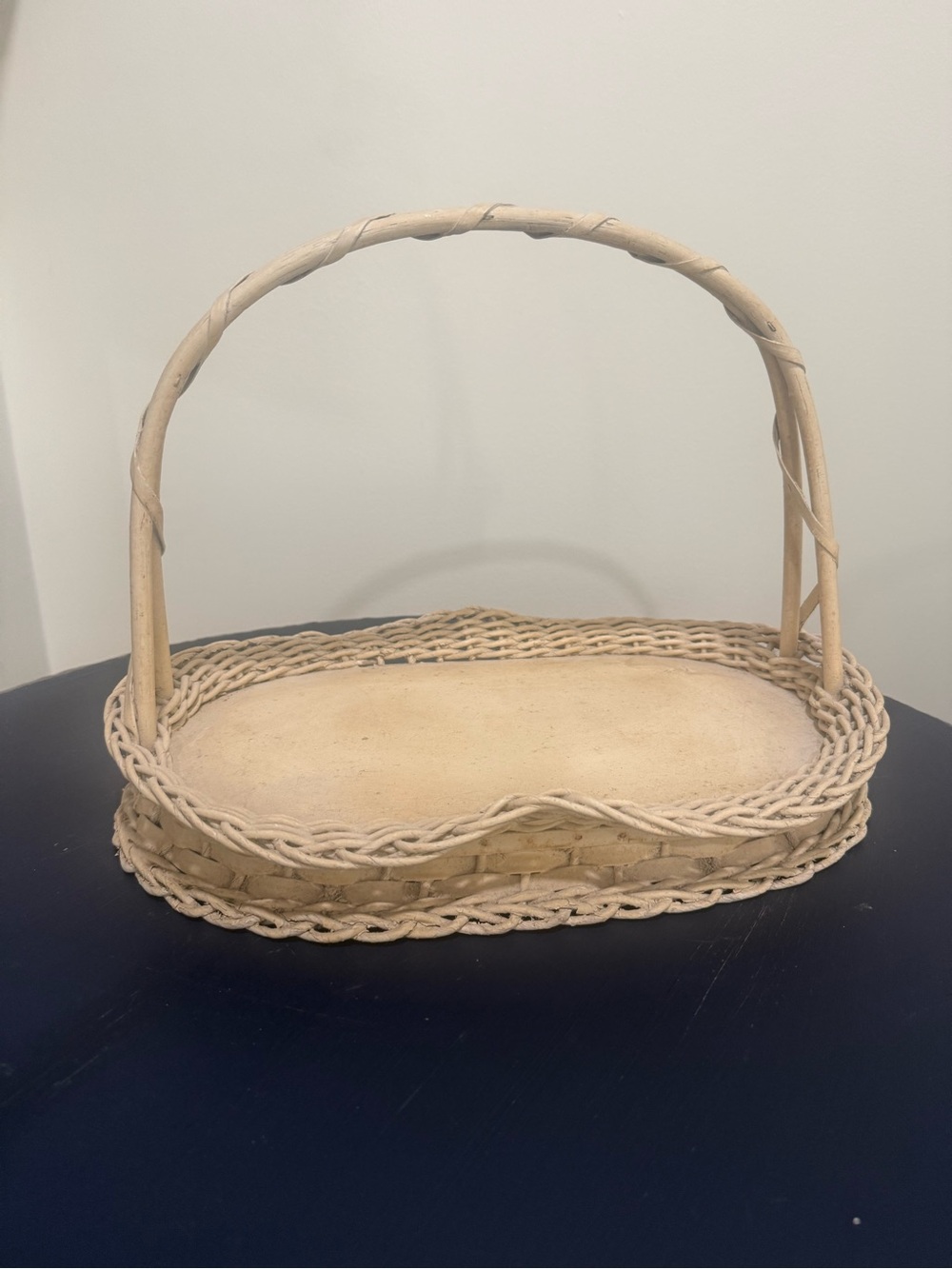 Vintage Harry & David Bear Creek Orchards Handwoven White Wicker Basket - Picture 4 of 7